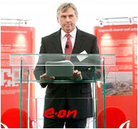 (Photoshoot 0907-059) VIP day at Ratcliffe Power Station to mark 40 years of generation at the station. Pictured speech by Ray Smith